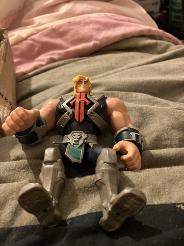 Man figure missing - he-man,